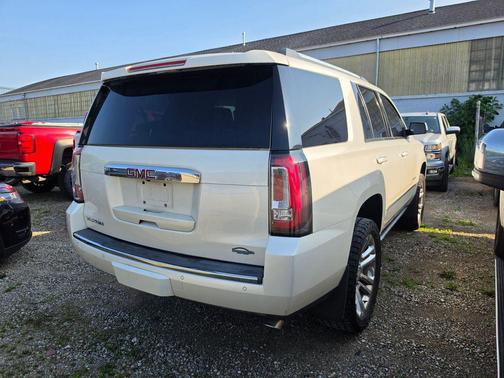 White Diamond Tricoat 2015 GMC Yukon Denali
