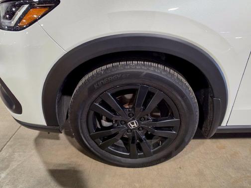 Platinum White Pearl 2026 Honda HR-V AWD Sport