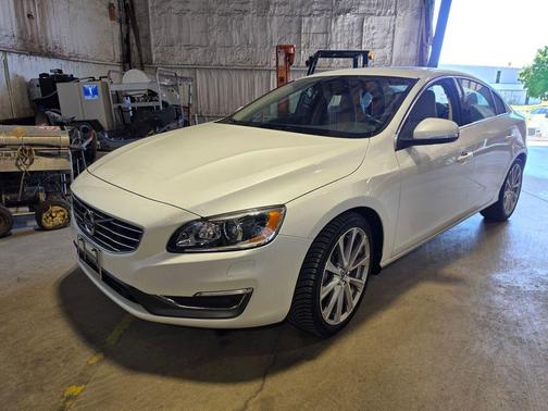 Crystal White Pearl 2018 Volvo S60 Inscription T5 Platinum