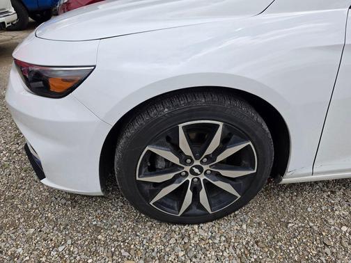 Summit White 2018 Chevrolet Malibu LT