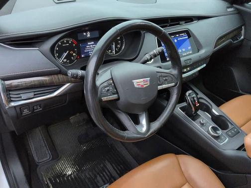 2020 Cadillac XT4 Premium Luxury