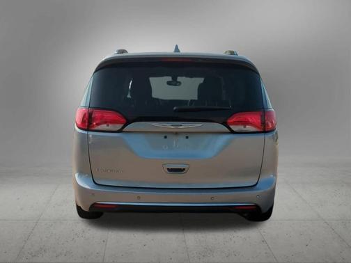 2018 Chrysler Pacifica Touring-L
