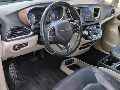 2018 Chrysler Pacifica Touring-L