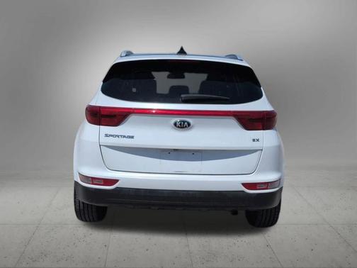 Snow White Pearl 2017 Kia Sportage EX