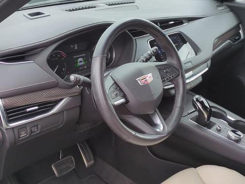 2023 Cadillac XT4 Sport