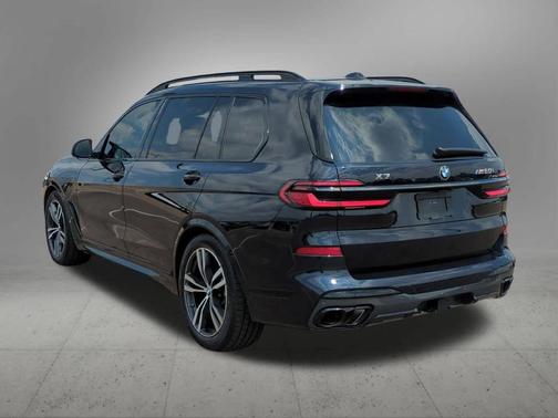 2025 BMW X7 M60i