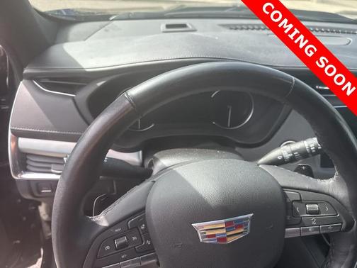 2023 Cadillac XT4 Premium Luxury
