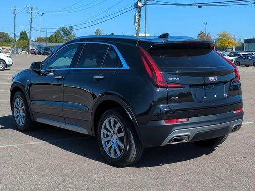 2023 Cadillac XT4 Premium Luxury