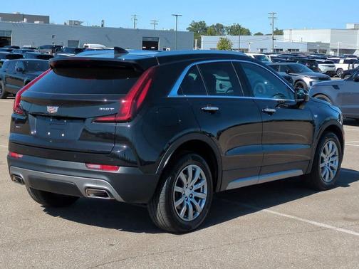 2023 Cadillac XT4 Premium Luxury