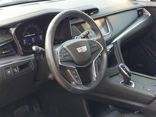 Photo 2 of 36 of 2019 Cadillac XT5 Luxury