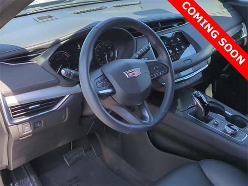 2022 Cadillac XT4 Premium Luxury