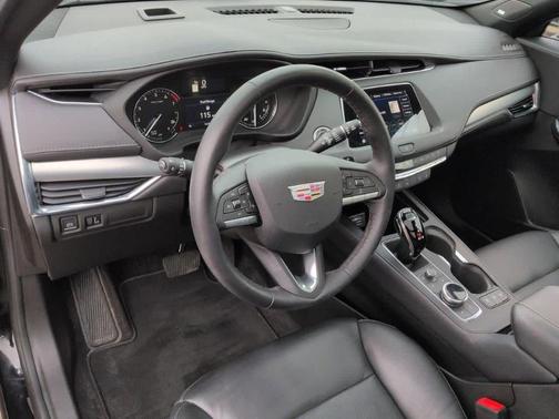 2023 Cadillac XT4 Premium Luxury