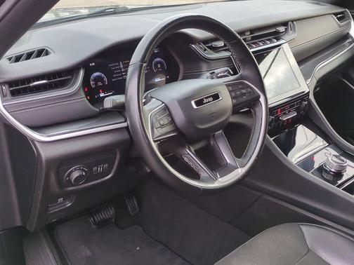 2021 Jeep Grand Cherokee L Laredo