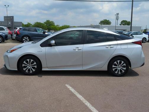 2021 Toyota Prius LE