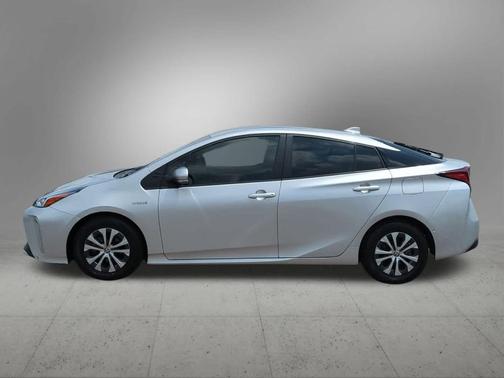2021 Toyota Prius LE