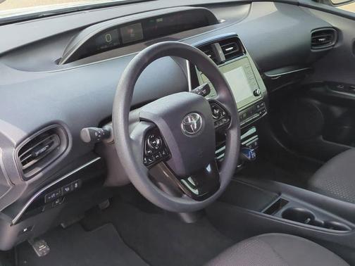 2021 Toyota Prius LE