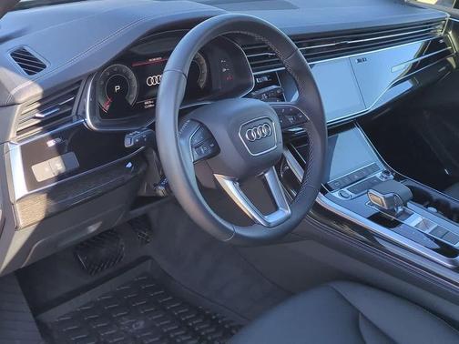 2025 Audi Q7 55 Premium Plus