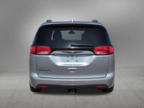 2018 Chrysler Pacifica Touring-L Plus
