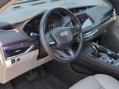 2022 Cadillac XT4 Luxury