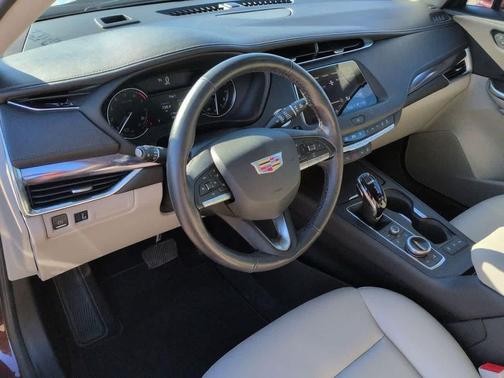 2022 Cadillac XT4 Luxury