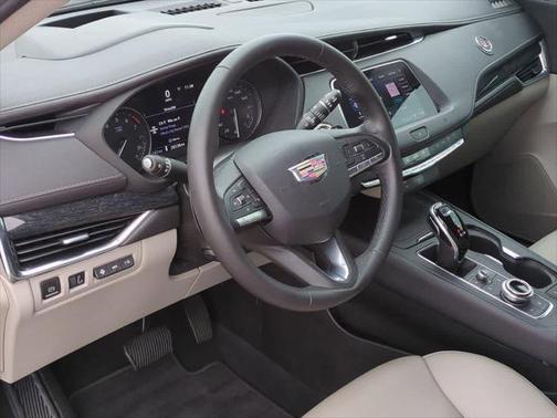 2021 Cadillac XT4 Premium Luxury