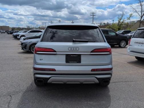 Satellite Silver Metallic 2025 Audi Q7 55 Premium Plus