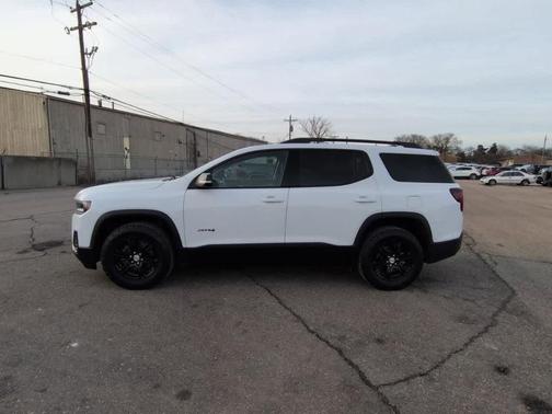 2023 GMC Acadia AT4