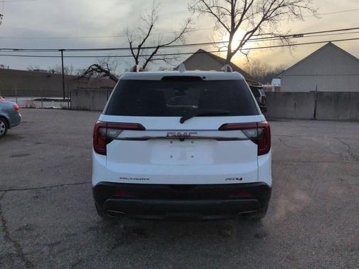 2023 GMC Acadia AT4