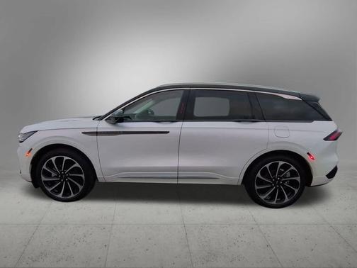 2024 Lincoln Nautilus Black Label