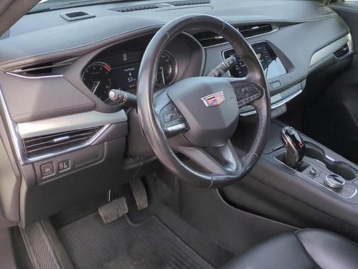 2021 Cadillac XT4 Premium Luxury