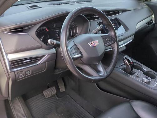 2021 Cadillac XT4 Premium Luxury