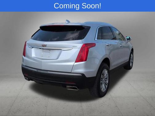Radiant Silver Metallic 2018 Cadillac XT5 Luxury