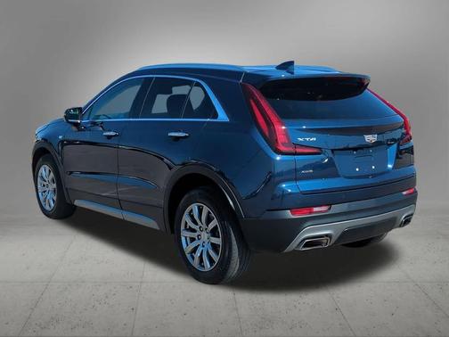 2022 Cadillac XT4 Premium Luxury