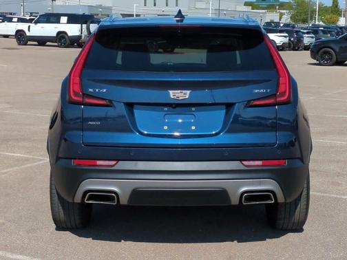 2022 Cadillac XT4 Premium Luxury