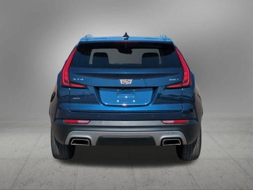2022 Cadillac XT4 Premium Luxury