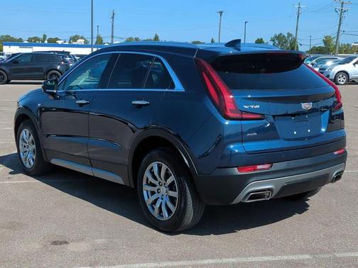2022 Cadillac XT4 Premium Luxury