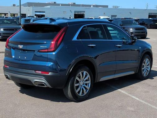 2022 Cadillac XT4 Premium Luxury