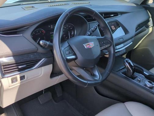 2022 Cadillac XT4 Premium Luxury