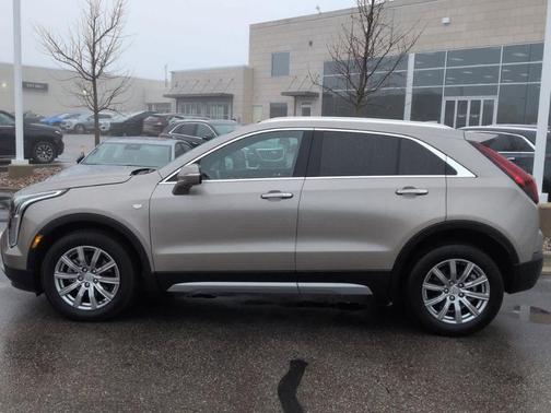 2023 Cadillac XT4 Premium Luxury