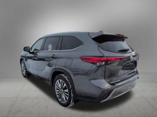 2023 Toyota Highlander Platinum