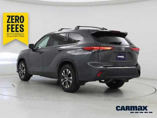 Gray 2022 Toyota Highlander XLE