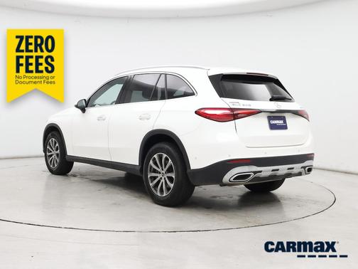 White 2024 Mercedes-Benz GLC 300