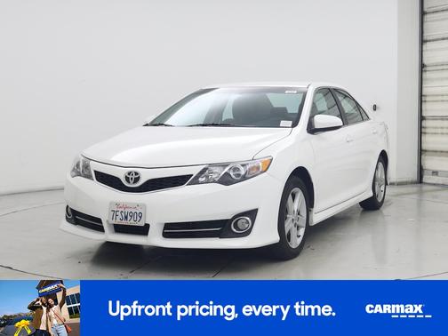White 2014 Toyota Camry SE