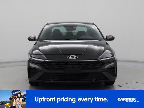 Gray 2024 Hyundai ELANTRA SE