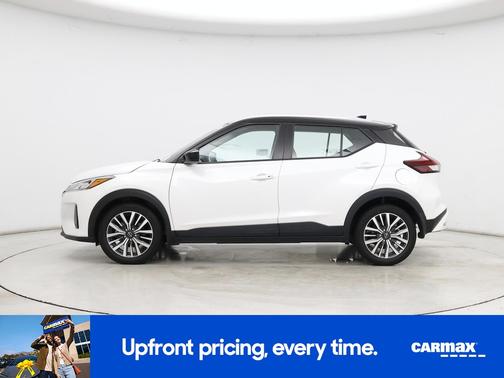 White 2023 Nissan Kicks SV