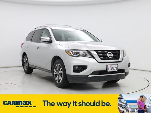 2017 Nissan Pathfinder SV