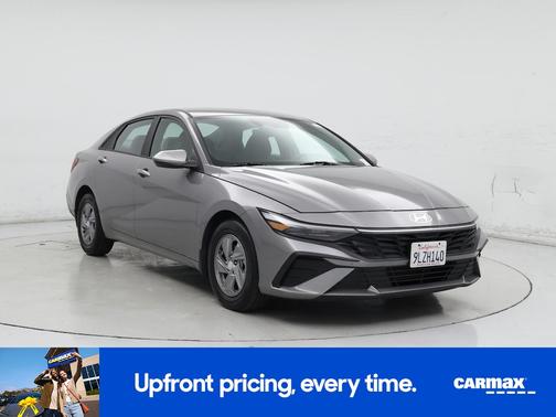2024 Hyundai ELANTRA SE