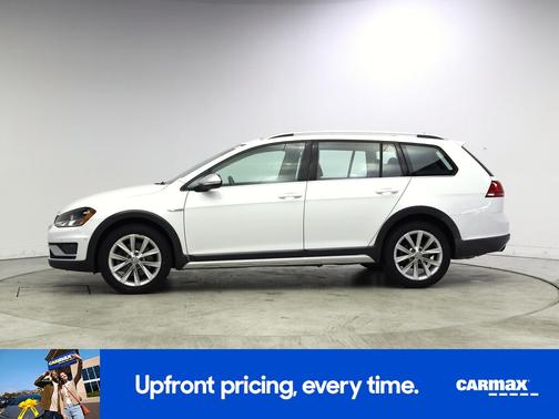 White 2017 Volkswagen Golf Alltrack SE