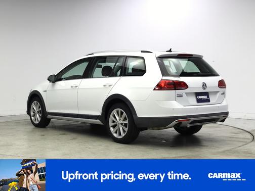 White 2017 Volkswagen Golf Alltrack SE