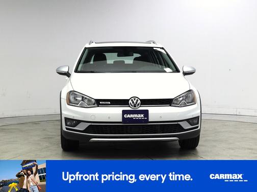 White 2017 Volkswagen Golf Alltrack SE